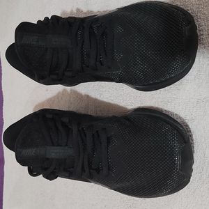 Women Nike Downshifter 9, black/black-anthracite, size #8. originally $60